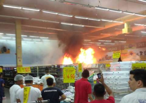 Princípio de incêndio no DB assusta clientes e funcionários