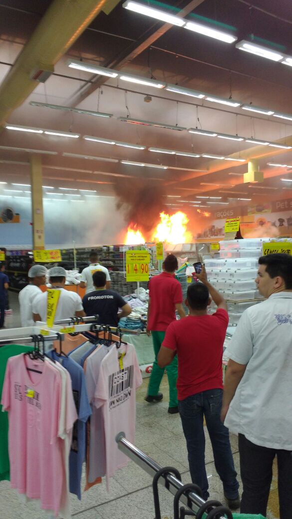 Princípio de incêndio no DB assusta clientes e funcionários