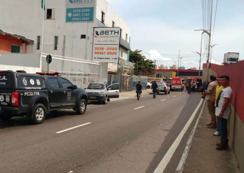 Assalto com refém termina com um bandido morto em Manaus