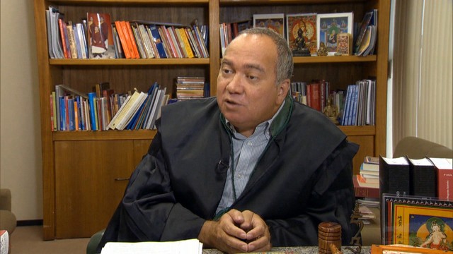 Juiz flagrado dirigindo carro de Eike é condenado a prisão e perda de cargo