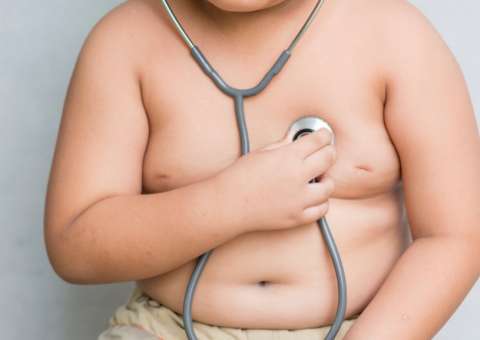 Conheça recomendações médicas para combater obesidade infantil 