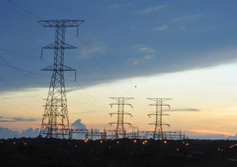 Aneel consegue suspender liminar que ameaça fornecimento de energia para o AM