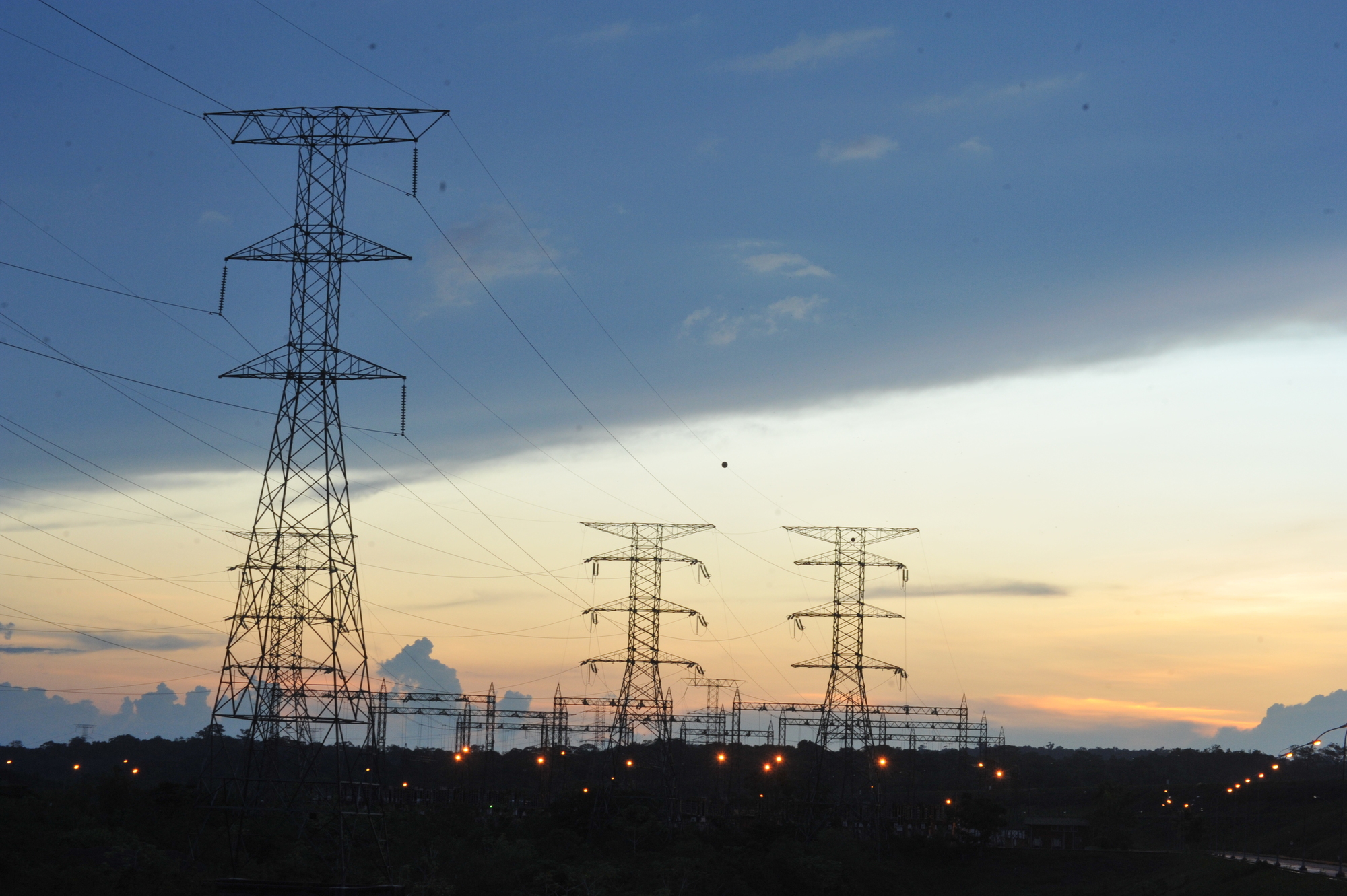 Aneel consegue suspender liminar que ameaça fornecimento de energia para o AM