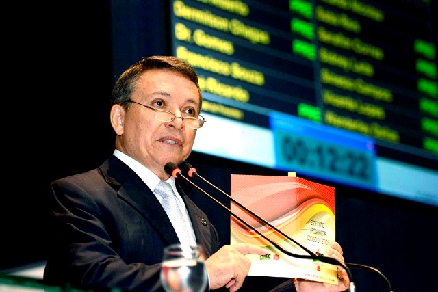 PMDB troca liderança na Aleam e deputado acusa partido de ilegalidade