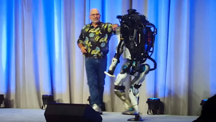 Vídeo: Apresentação de novo humanoide nos EUA termina mal