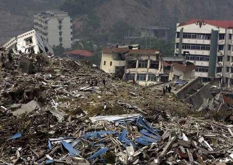 20 pessoas morrem e 250 ficam feridas durante terremoto na China