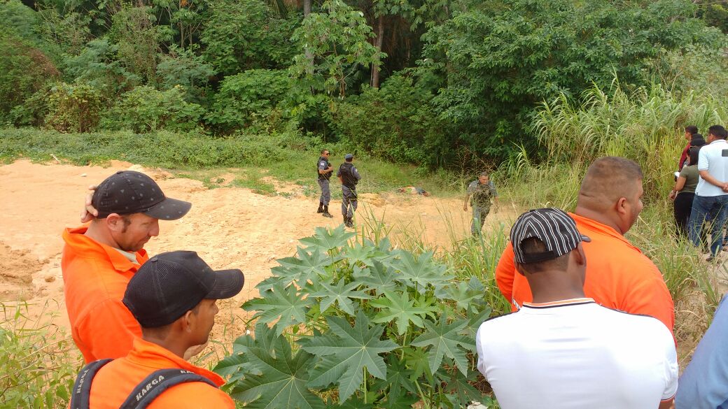 Homem é encontrado degolado à beira de estrada em Manaus