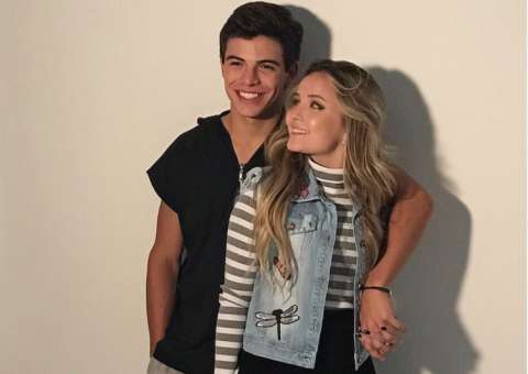 Thomaz Costa desmente assessoria de Larissa Manoela e confirma fim de namoro