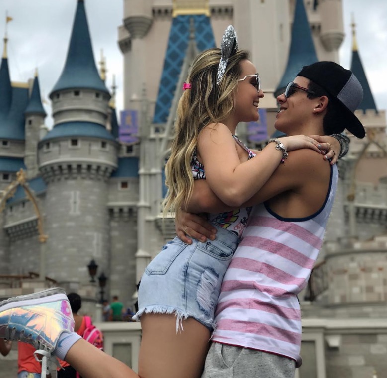 Larissa Manoela conta detalhes de término com Thomaz Costa em vídeo