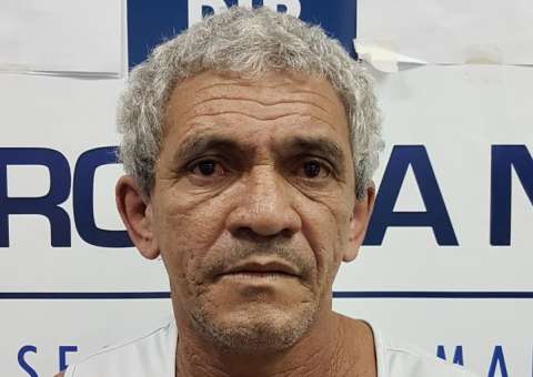 Homem é preso acusado de vender drogas e esconder estoque em cemitério de Manaus