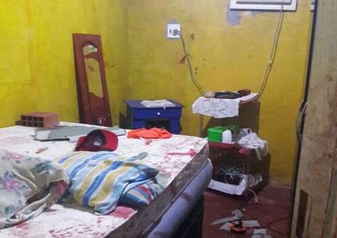 No Amazonas, grupo misterioso invade casa e mata homem na frente da esposa 