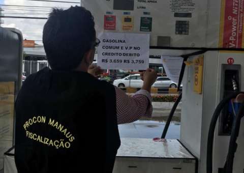 Postos de combustíveis são alvos de fiscalização em Manaus 