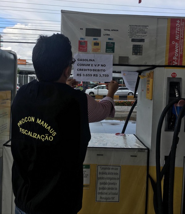 Postos de combustíveis são alvos de fiscalização em Manaus 
