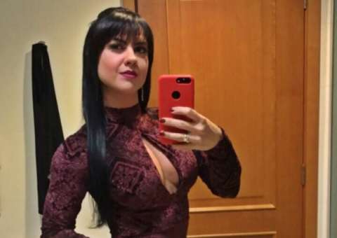 Da cor do pecado, Graciele Lacerda dá close em corpão de biquíni em dia de bronze