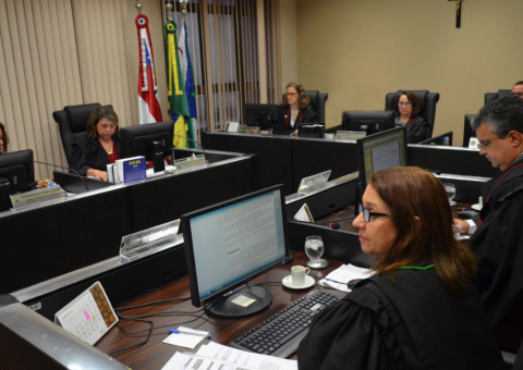 Bancário demitido durante tratamento de câncer vai receber R$ 100 mil em indenização