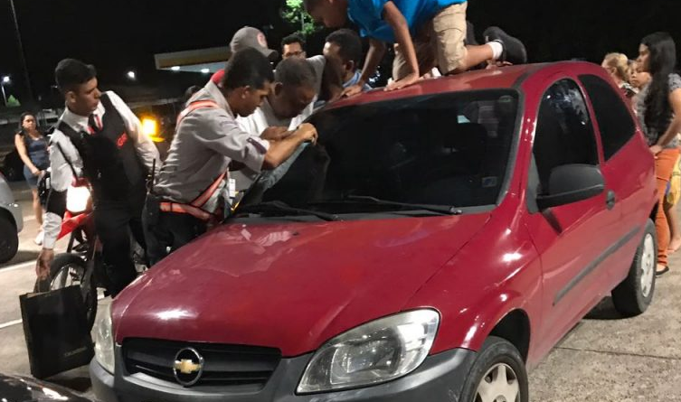 Criança é salva em shopping de Manaus após ficar presa dentro de carro