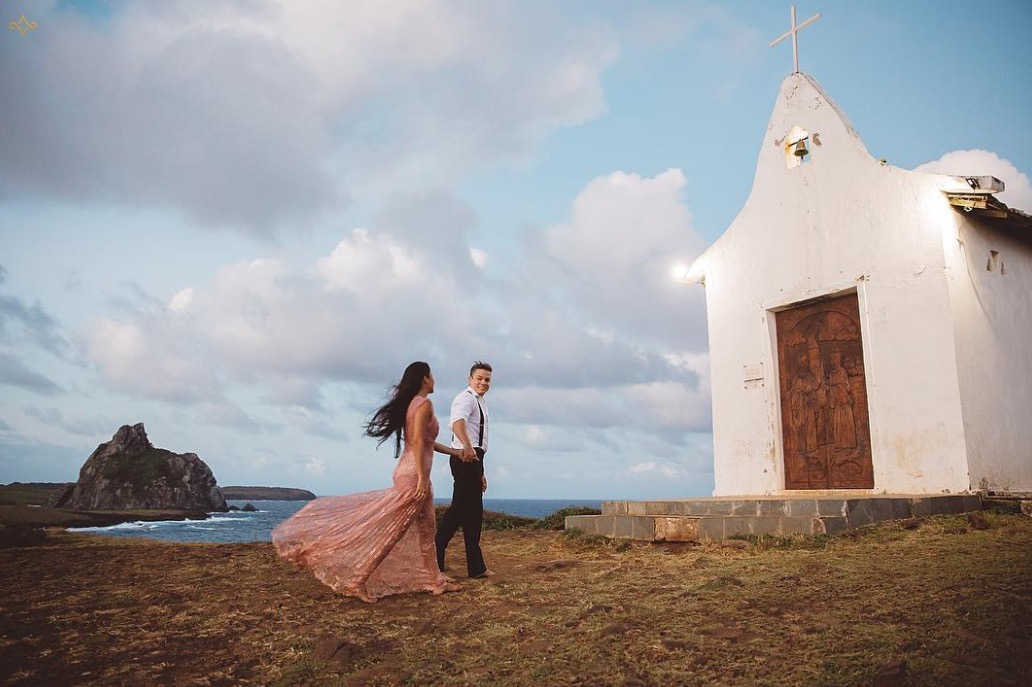 Ex-bbb Munik Nunes divulga ensaio romântico pré-casamento em Noronha; fotos 