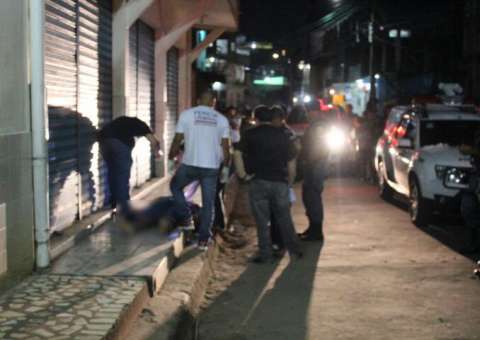 Mulher é morta a tiros na frente do filho em Manaus