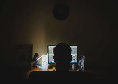 Técnico de informática é preso suspeito de 'estupro virtual'