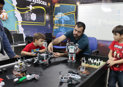 Primeira atividade do 'EducaMais' promove curso para pais e filhos em Manaus