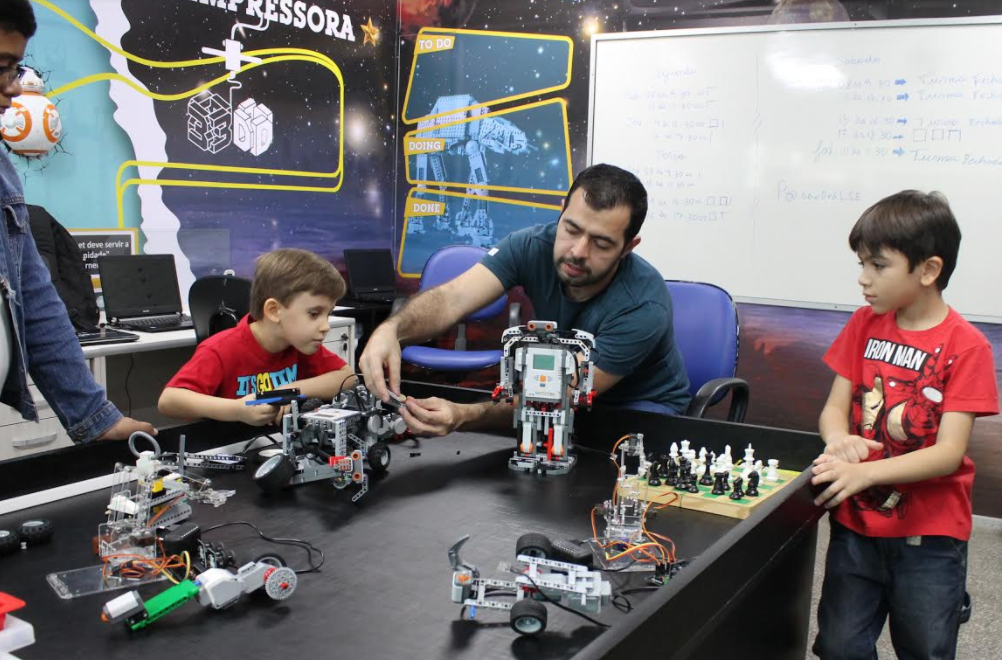 Primeira atividade do 'EducaMais' promove curso para pais e filhos em Manaus