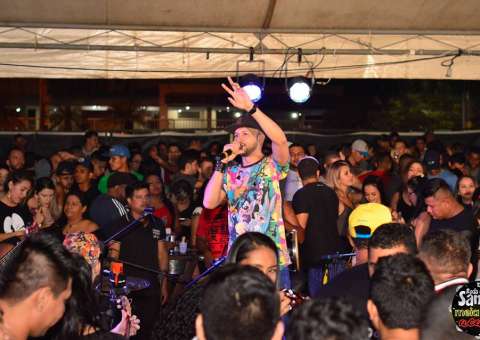 Meia Noite Acaba faz homenagem ao Dia dos Pais com muito samba