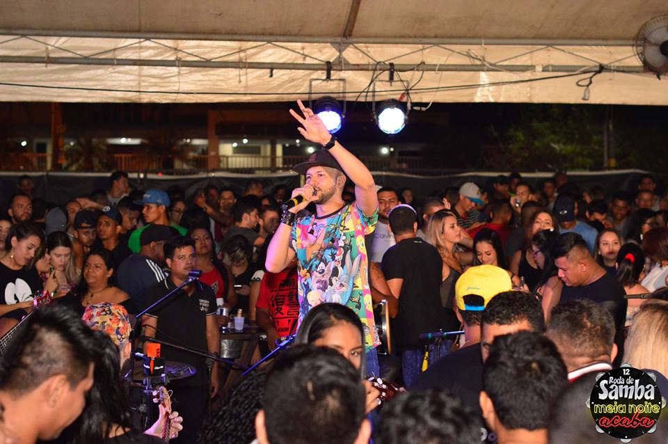 Meia Noite Acaba faz homenagem ao Dia dos Pais com muito samba