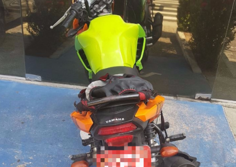 Mototaxista tenta fugir da polícia, mas acaba preso com 1kg de drogas em Manaus