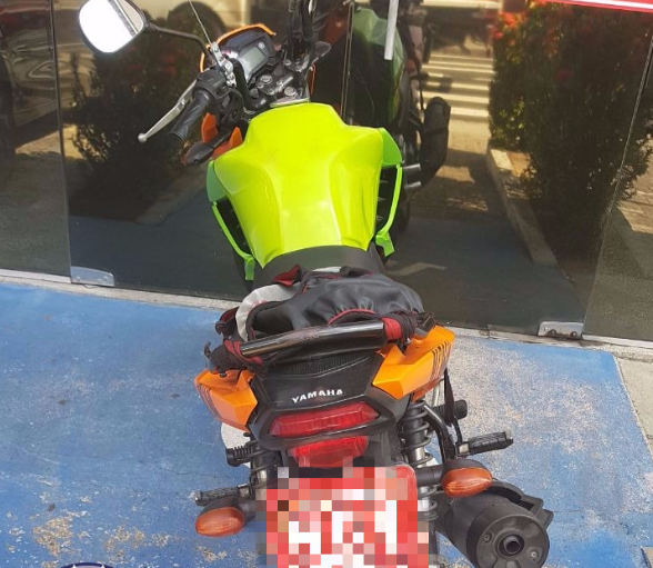 Mototaxista tenta fugir da polícia, mas acaba preso com 1kg de drogas em Manaus