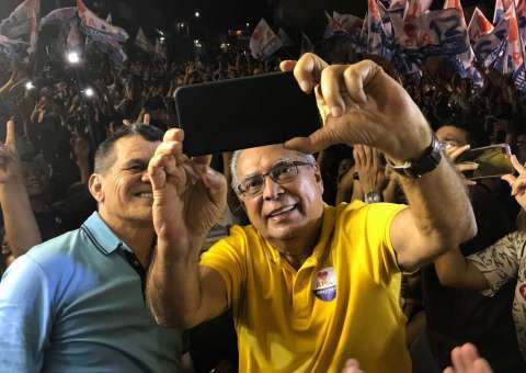 ‘Não podemos construir o nosso futuro em cima de mentiras’, diz Amazonino