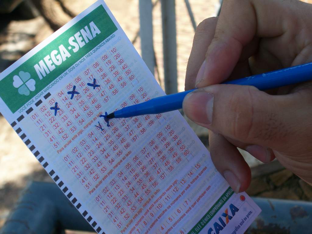 Mega-Sena promete pagar R$ 2,5 milhões neste sábado