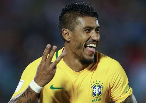 Barcelona contrata Paulinho por R$ 150 milhões, diz jornal