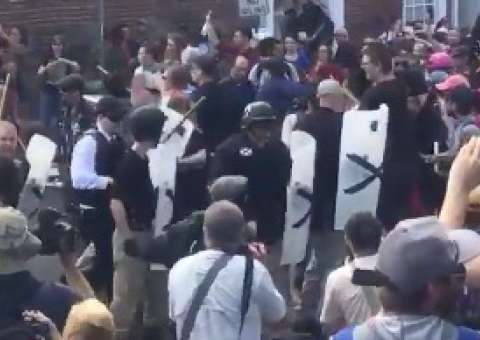 Protesto de neonazistas da Virgínia, nos EUA, leva a confronto