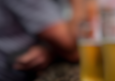 Mulher é presa em flagrante após esfaquear marido em bar de Manaus