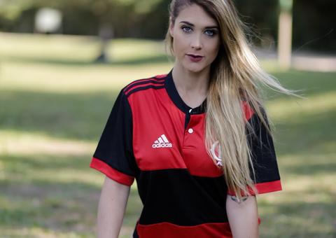 Musa do Flamengo posa sexy e comenta contratação de técnico colombiano Rueda