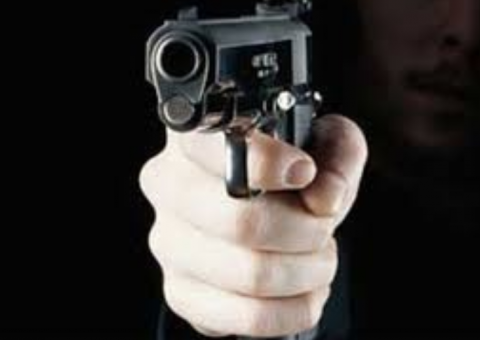 Trio arma emboscada e executa empresário com 10 tiros durante festival folclórico no AM