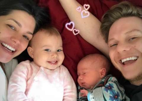  Com foto mega fofa, Thais Fersoza emociona em homenagem a Michel Teló no Dia dos Pais