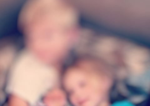 Com ciúmes do ex, mulher mata filhos pequenos e rival para se vingar