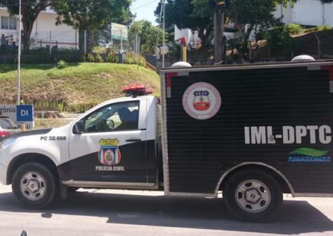 Com sinais de asfixia, corpo de homem é encontrado dentro de residência em Manaus