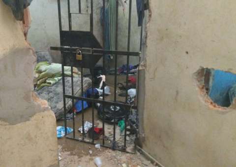Durante motim, presos destroem cela e objetos de delegacia no AM