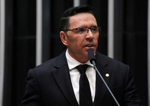 Sabino está entubado e situação preocupa equipe médica