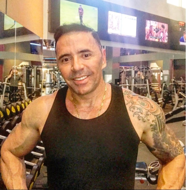 Sabino passa por cirurgia e estado de saúde é grave