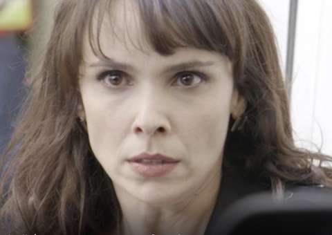 ‘A Força do Querer’: Irene invade casa para matar rivais