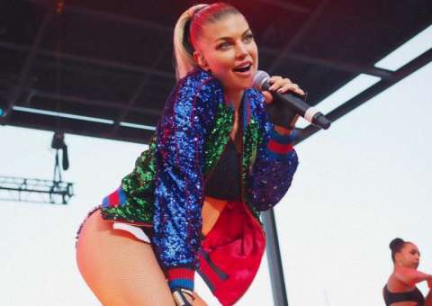 Aos 42 anos, Fergie posta foto nua e impressiona com corpão