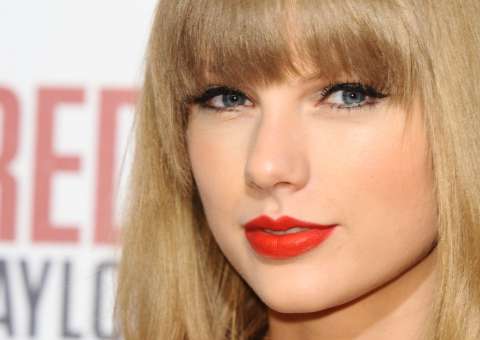 Após acusar radialista, Taylor Swift vence processo por abuso sexual 