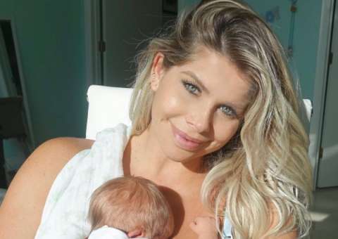 Karina Bacchi mostra foto do parto para comemorar 7 dias de vida de Enrico