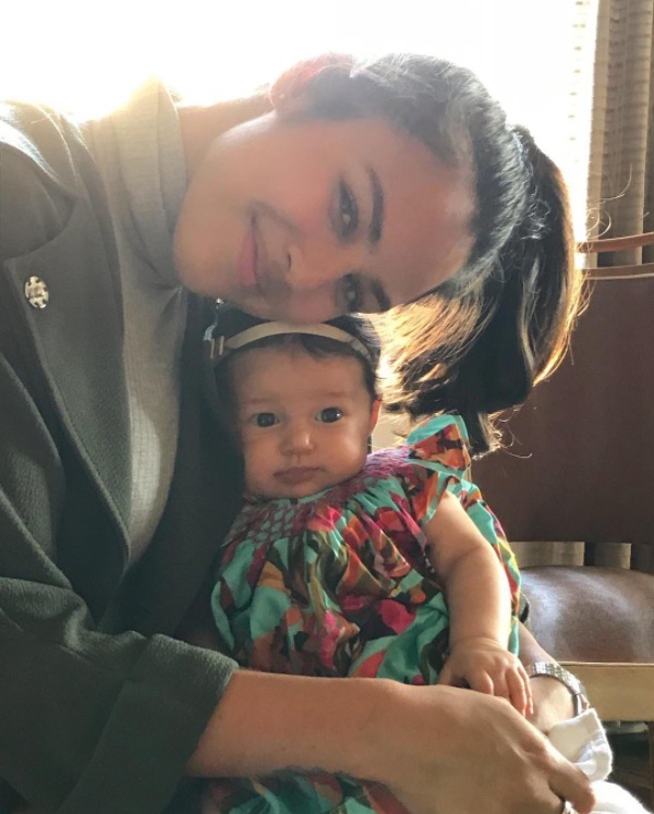 Yanna Lavigne posa com a filha e encanta seguidores