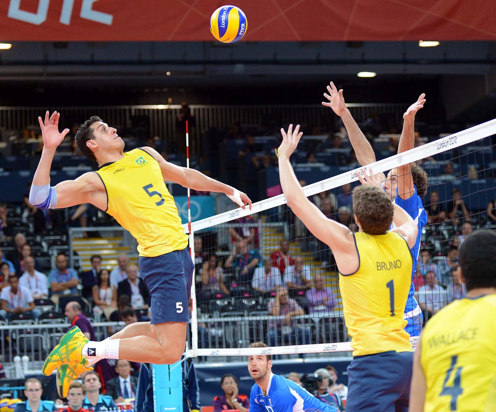 Brasil e EUA se enfrentam nesta terça-feira em amistoso em Manaus