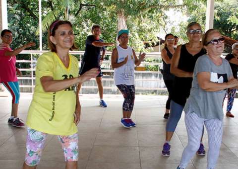 Aulas de zumba são oferecias para aposentados em Manaus 