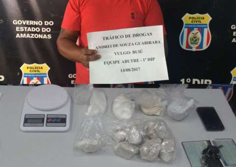 Suposto líder do tráfico, 'Buíu' é preso em flagrante com drogas enterradas no quintal de casa em Manaus